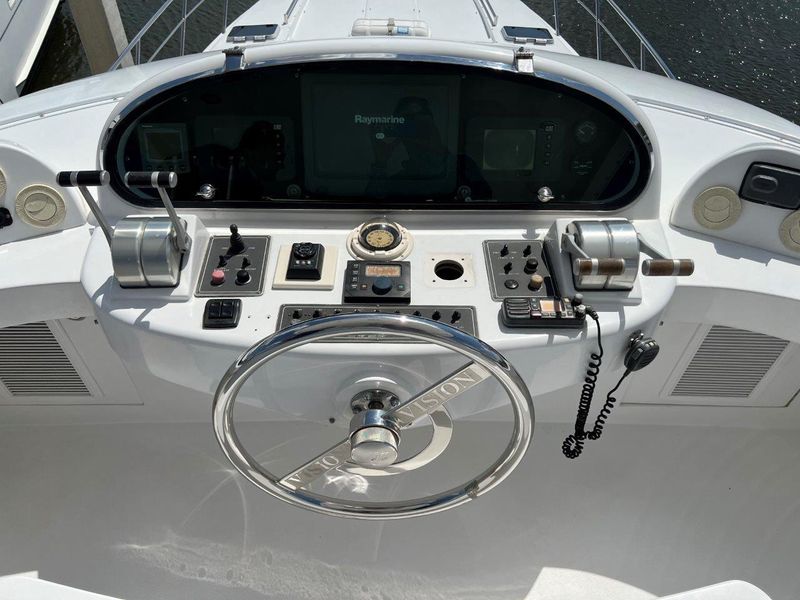 2002 Horizon Vision - Sedan Motor Yacht
