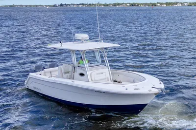 Robalo R300 Center Console