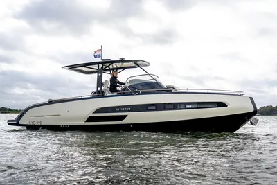 2020 Invictus Yachts Invictus 320 GT met 2 x Volvo Penta V8 350 pk jong gebruikt!