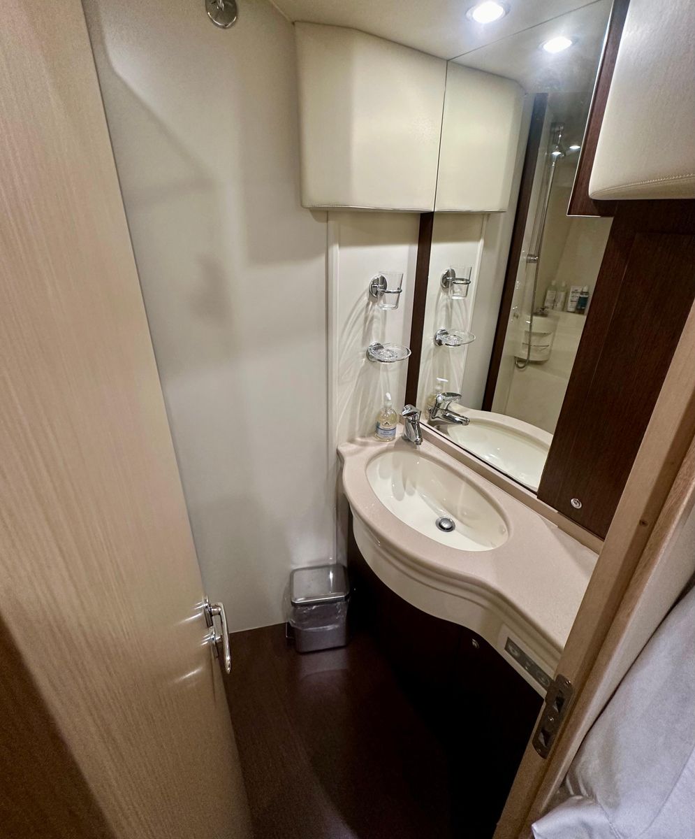 2006 Ferretti Yachts 55 