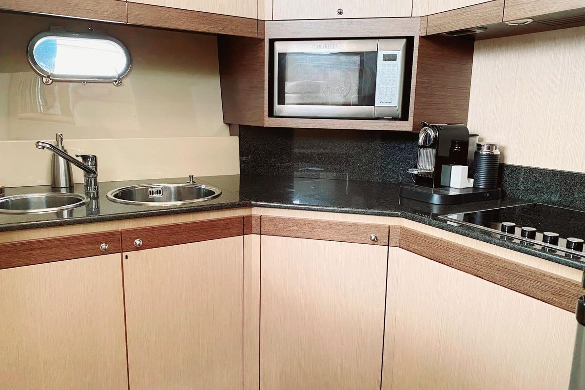 2006 Ferretti Yachts 55 
