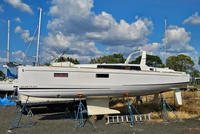 Beneteau Oceanis 38.1