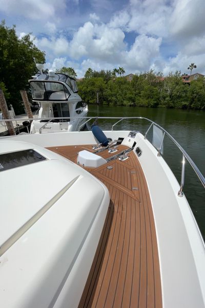 2003 Ferretti Yachts 810