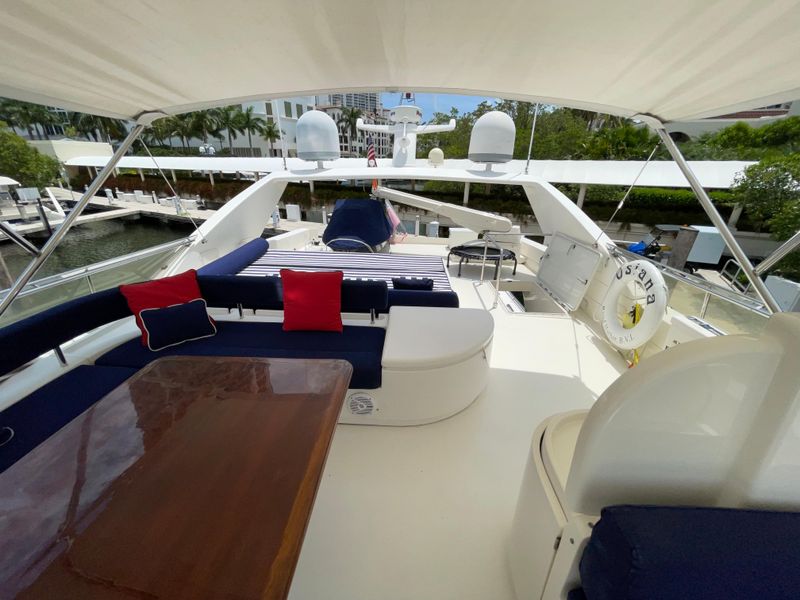 2003 Ferretti Yachts 810