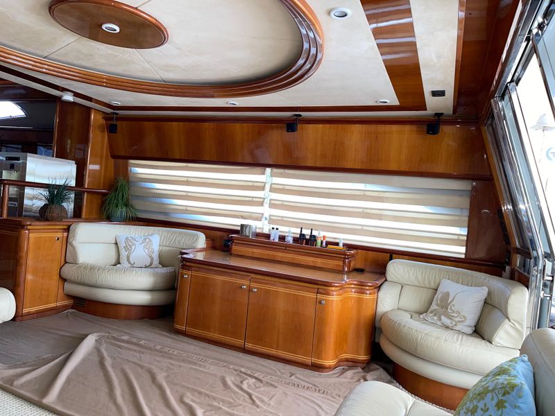 2003 Ferretti Yachts 810