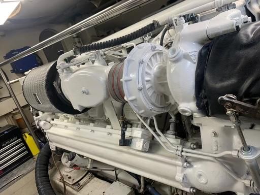 2003 Ferretti Yachts 810