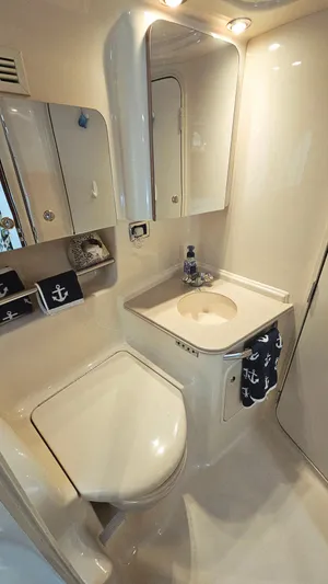 Emeritus Yacht Photos Pics 