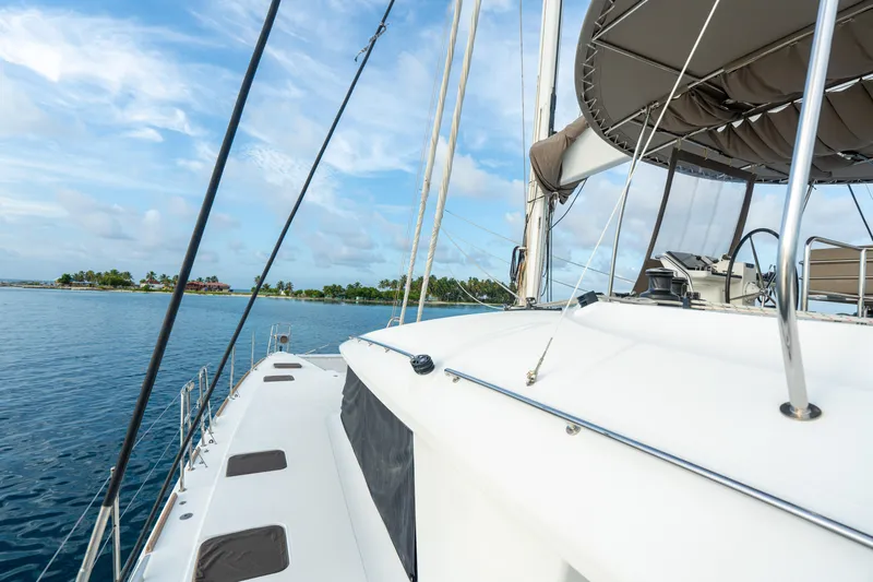 LibertÉ Yacht Photos Pics 2011 Lagoon 560