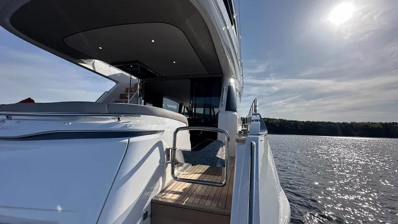 F65012 Yacht Photos Pics 