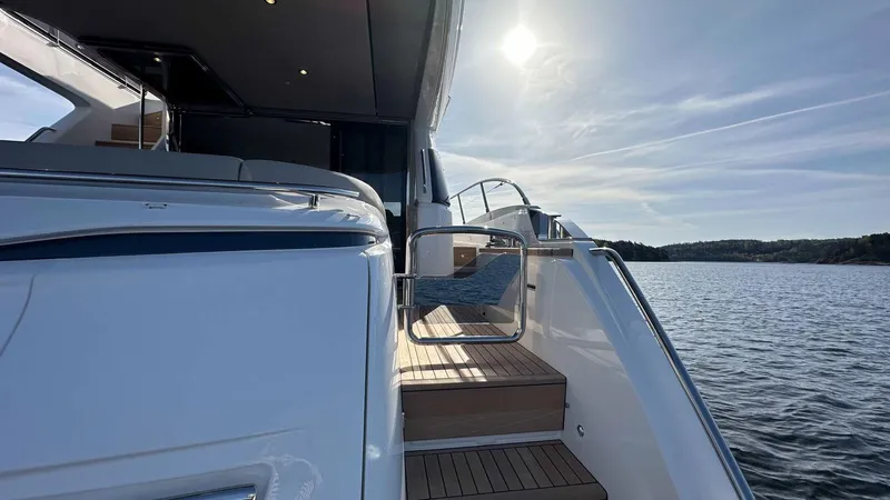 F65012 Yacht Photos Pics 