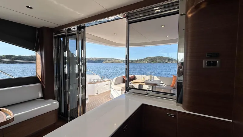 F65012 Yacht Photos Pics 