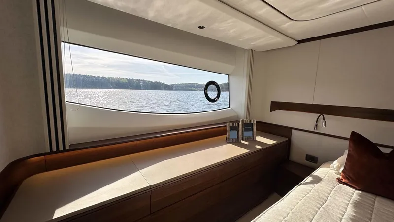 F65012 Yacht Photos Pics 