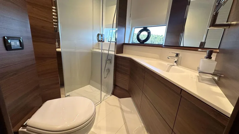 F65012 Yacht Photos Pics 