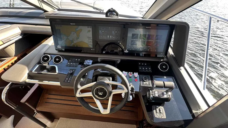 F65012 Yacht Photos Pics 