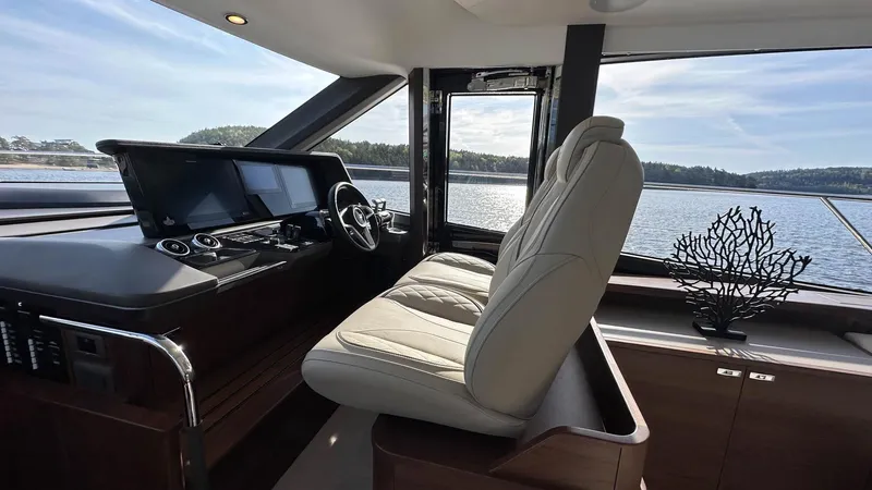 F65012 Yacht Photos Pics 