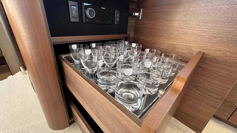 F65012 Yacht Photos Pics 