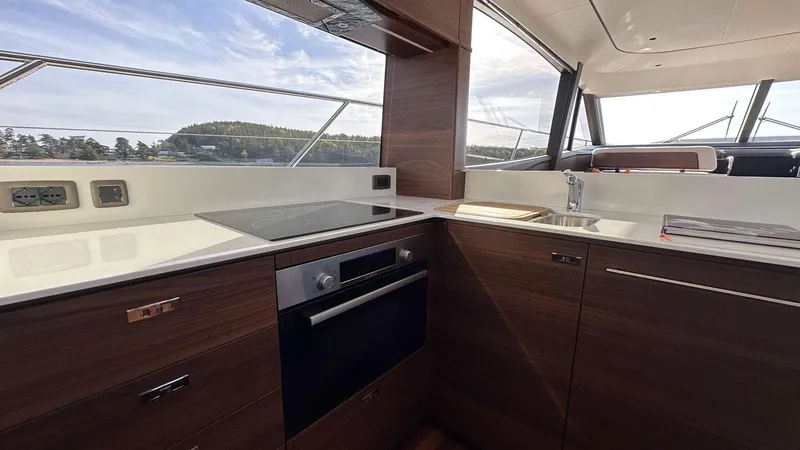 F65012 Yacht Photos Pics 