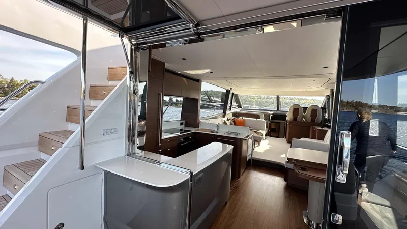 F65012 Yacht Photos Pics 
