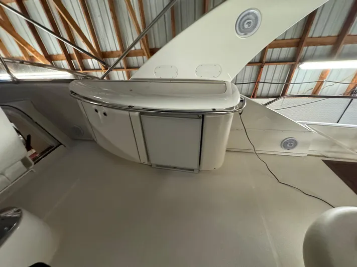  Yacht Photos Pics 2008 Meridian 580 Pilothouse interior with sleek cabinetry and modern design elements.