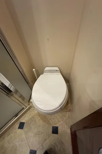  Yacht Photos Pics 2008 Meridian 580 Pilothouse bathroom with toilet and tiled floor.