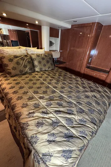  Yacht Photos Pics Luxurious bedroom in 2008 Meridian 580 Pilothouse yacht with elegant bedding.