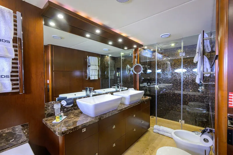 21 Sea Sands Yacht Photos Pics 