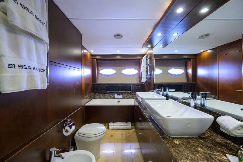 21 Sea Sands Yacht Photos Pics 