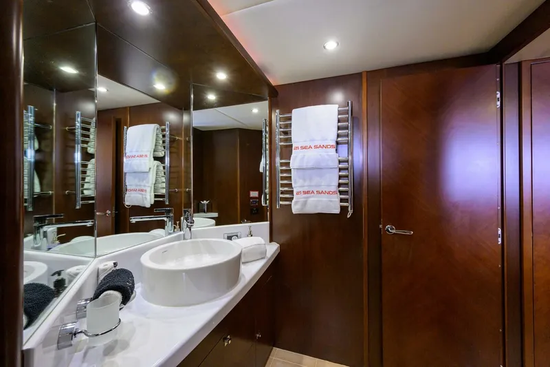 21 Sea Sands Yacht Photos Pics 