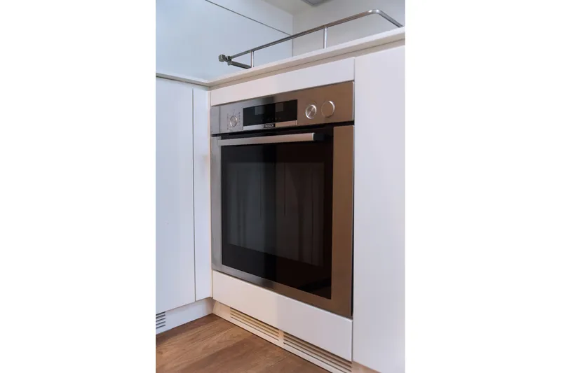 Kailua Yacht Photos Pics Modern kitchen oven in a Sunreef 74 yacht, 2018 model.