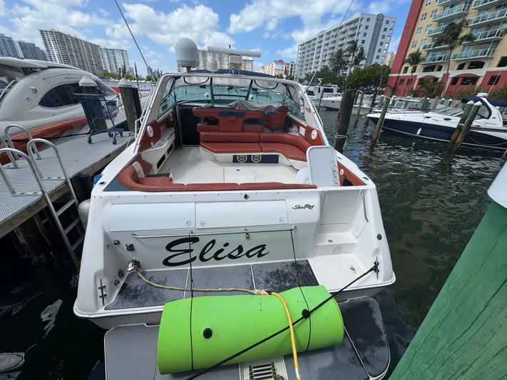  Yacht Photos Pics 1999 Sea Ray Sundancer 50 docked, featuring spacious deck and luxurious seating.