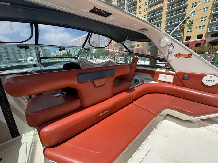  Yacht Photos Pics 1999 Sea Ray Sundancer 50 interior with red leather seating and cityscape view.