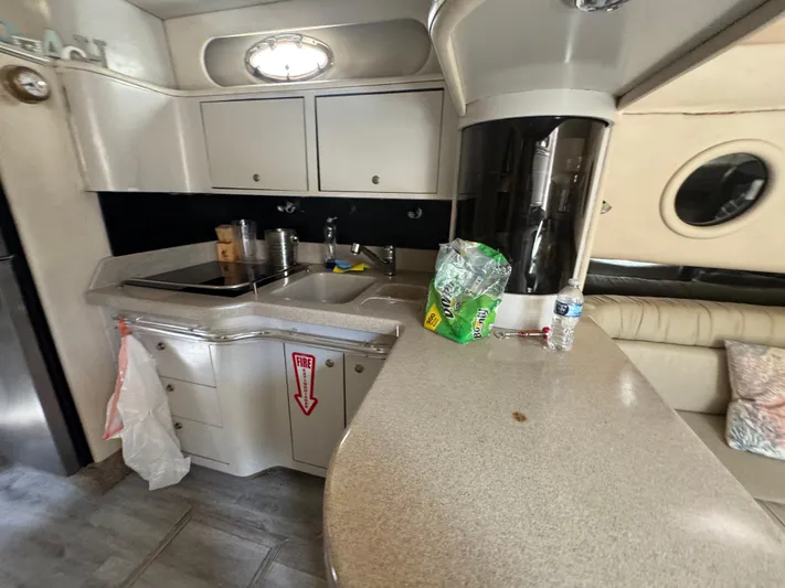  Yacht Photos Pics Interior of 1999 Sea Ray Sundancer 50 yacht, featuring kitchen and seating area.