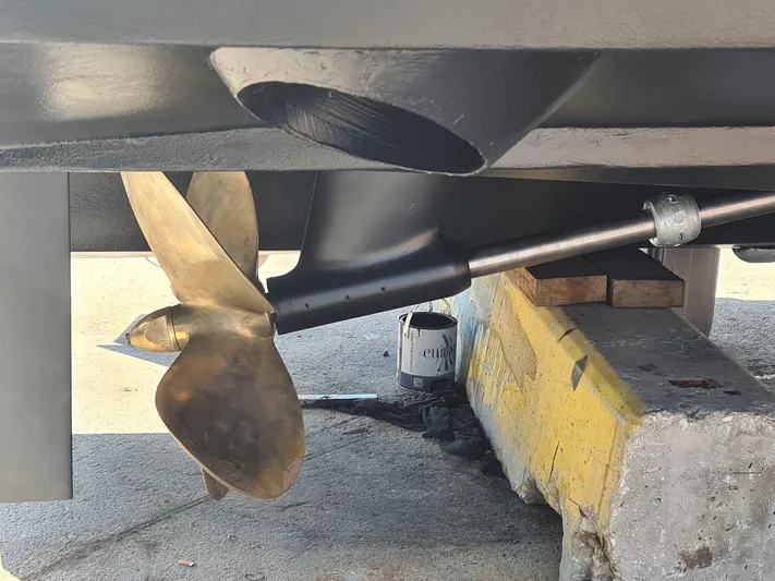  Yacht Photos Pics Propeller and shaft of 2001 Sunseeker Camargue 50 yacht in maintenance.