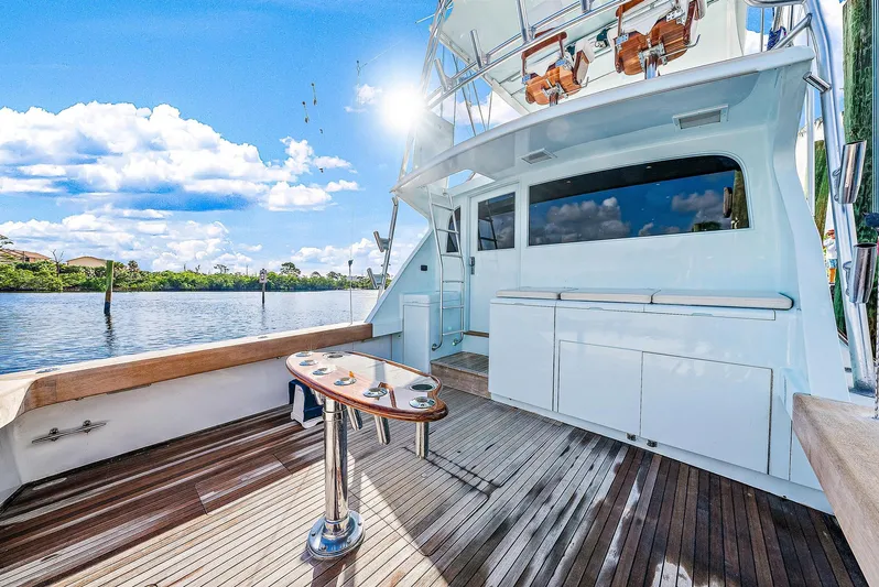 Reel Devocean Yacht Photos Pics 1990 Monterey Custom Sportfish yacht with wooden deck and scenic water view.