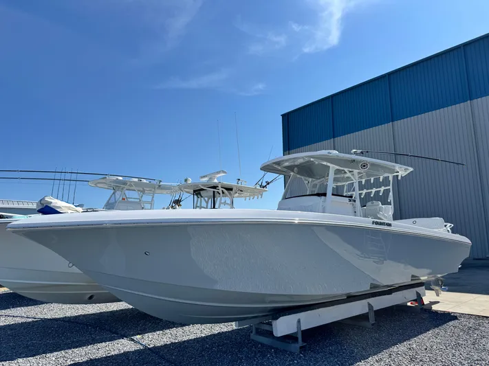  Yacht Photos Pics 2025 Fountain 34 TE boat on display under clear blue sky.