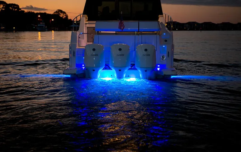 2021 Regal 38 Xo Yacht Photos Pics Regal 38 - Underwater Lights