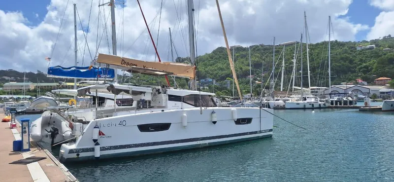 Flamboyant Yacht Photos Pics Lucia 40