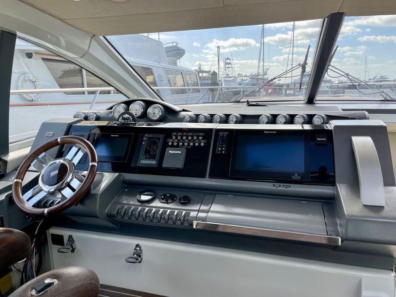 2006 Azimut 68S