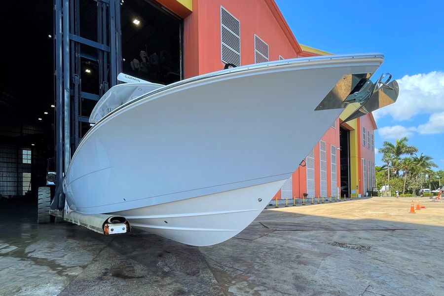 2019 Cobia 320 CC