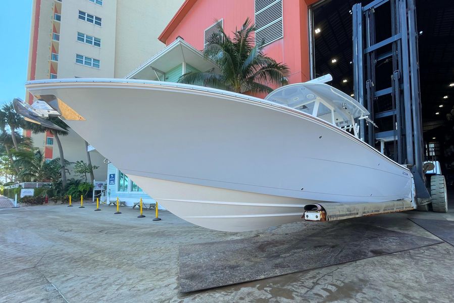 2019 Cobia 320 CC