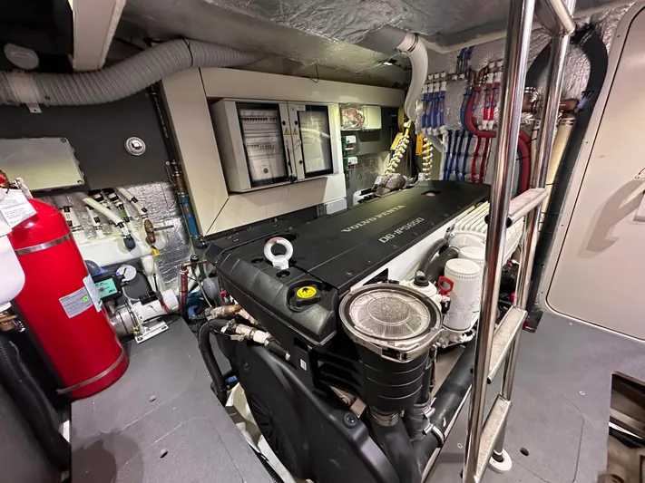 Skyfall Yacht Photos Pics 