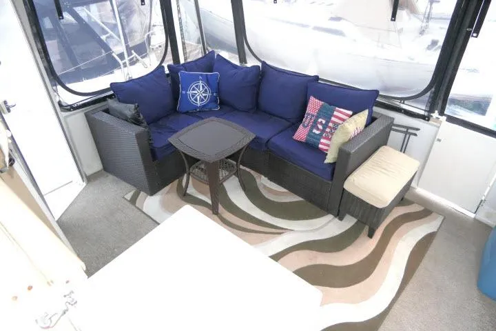 Code Four Yacht Photos Pics 2000 Carver 406 Motor Yacht interior with cozy seating and nautical-themed cushions.