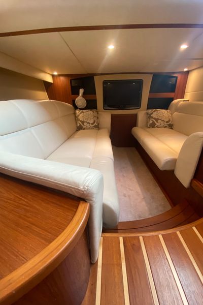 2010 Tiara Yachts 3900 Sovran