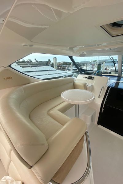 2010 Tiara Yachts 3900 Sovran