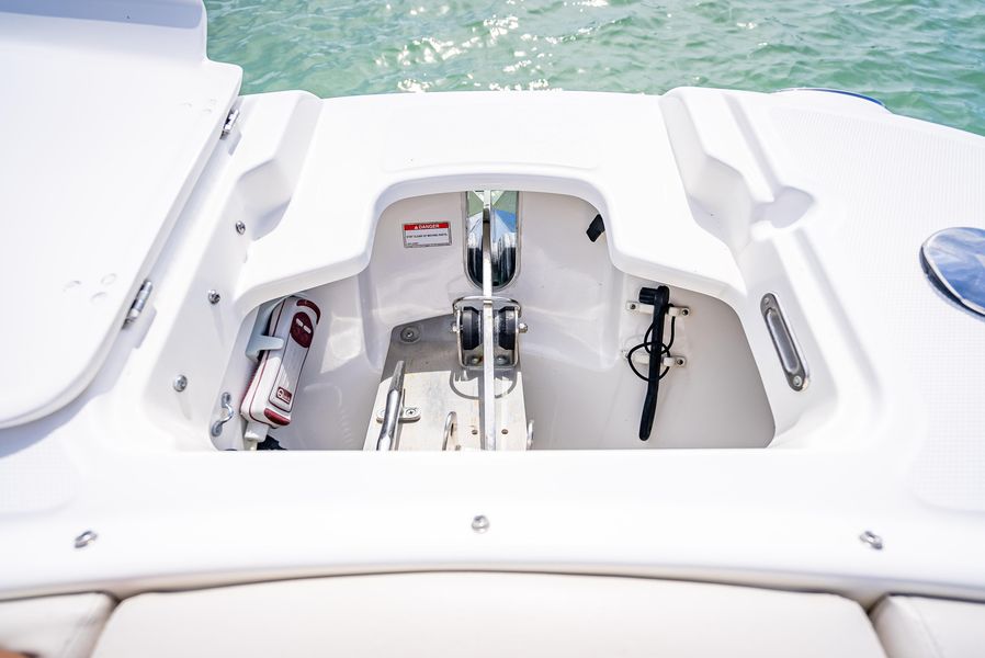 2018 Boston Whaler 270 Vantage