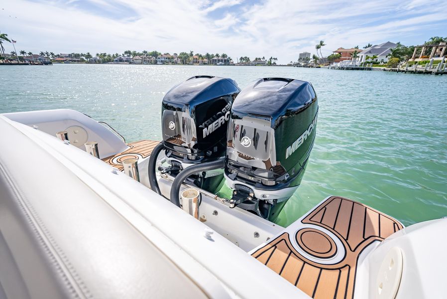 2018 Boston Whaler 270 Vantage