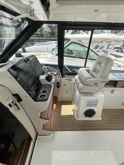  Yacht Photos Pics 2021 Boston Whaler 405 Conquest helm with modern controls and comfortable seating.