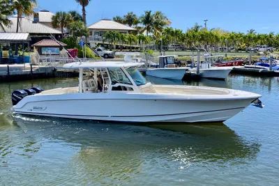 Boston Whaler 380 Outrage