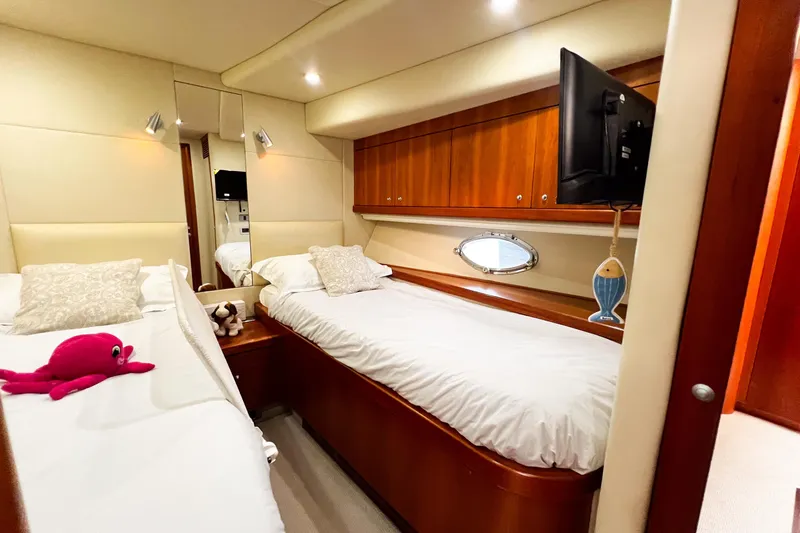  Yacht Photos Pics Luxurious 2007 Sunseeker Manhattan 66 yacht cabin with twin beds and elegant decor.