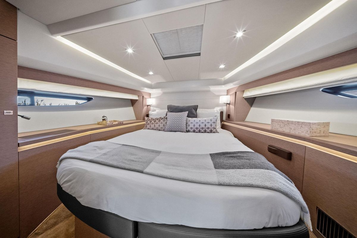 2017 Prestige 59 